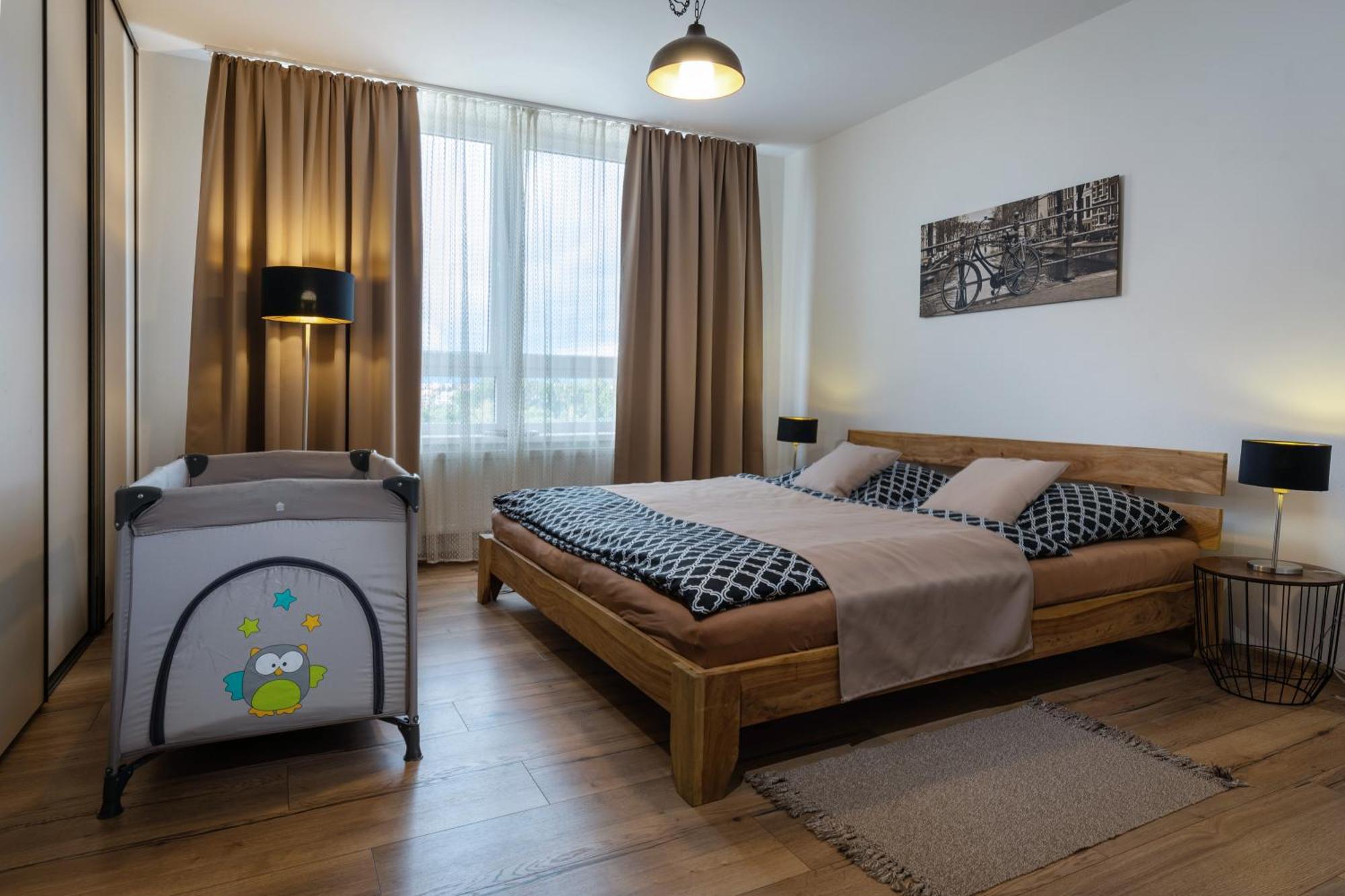 A-partman Sk - Main Square - Private Parking - Mountain View - Floor - 82 M2 *